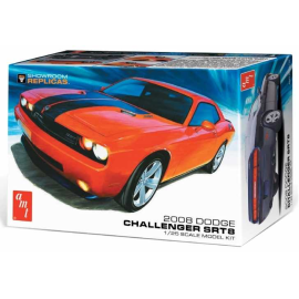 Dodge Challenger SRT8 2008. La série de réplicas Showroom d'AMT offre aux modélisateurs un format de kit de colle simplifié et «
