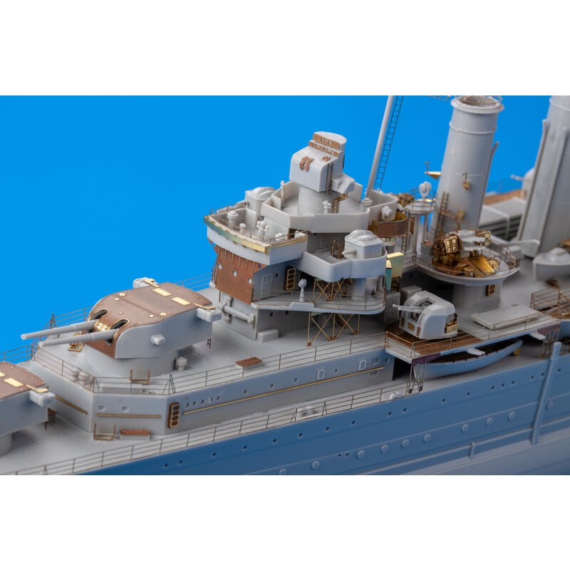 HMS Cornwall 1/350 (conçu pour être utilisé avec les kits Trumpeter)