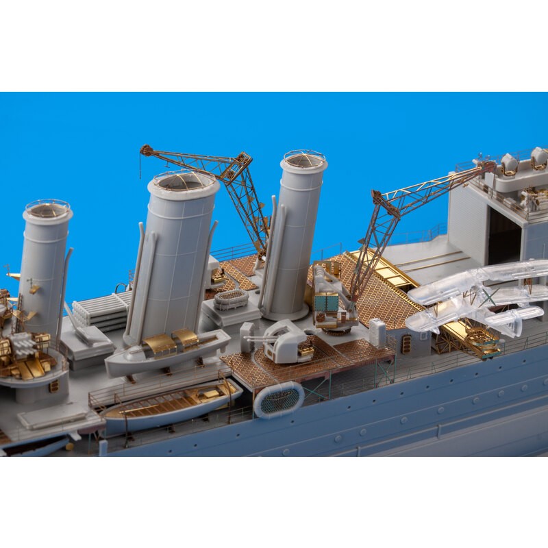 HMS Cornwall 1/350 (conçu pour être utilisé avec les kits Trumpeter)