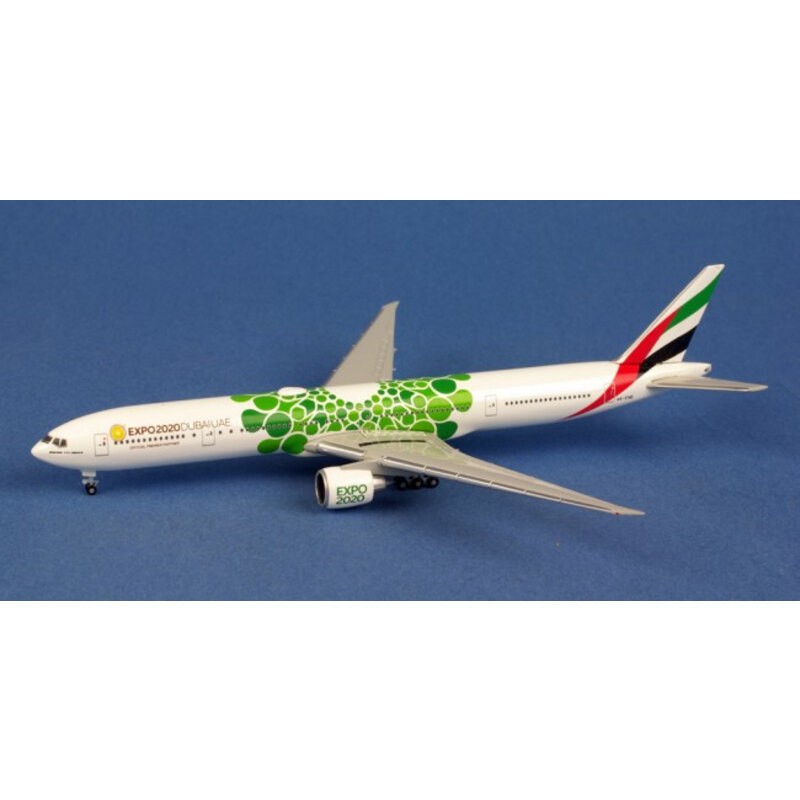 Emirates Expo 2020 Boeing 777-300ER A6-ENB vert