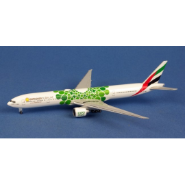Emirates Expo 2020 Boeing 777-300ER A6-ENB vert