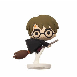 Harry Potter: Mini-figurine en caoutchouc - Harry avec cape noire sur Nimbus