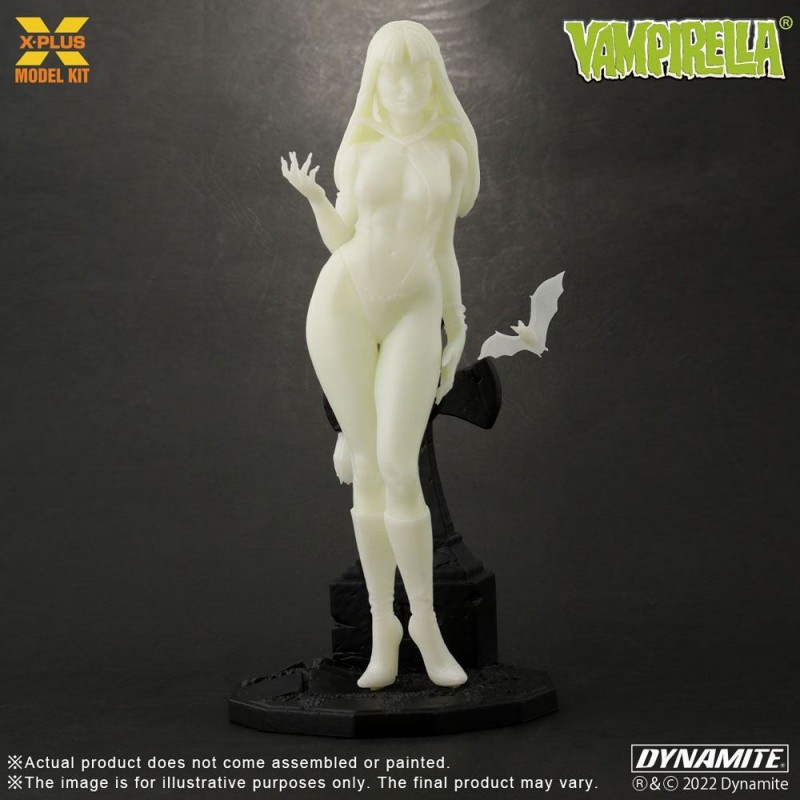 Vampirella figurine Plastic Model Kit 1/8 Vampirella Glow in the Dark Version 23 cm