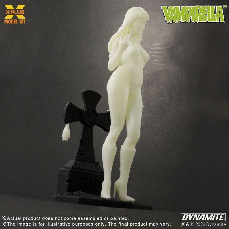 Vampirella figurine Plastic Model Kit 1/8 Vampirella Glow in the Dark Version 23 cm