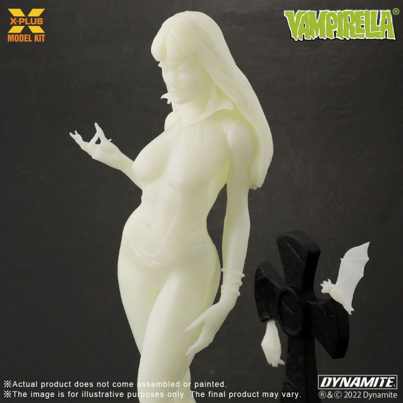 Vampirella figurine Plastic Model Kit 1/8 Vampirella Glow in the Dark Version 23 cm