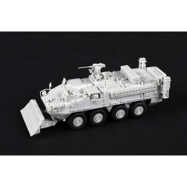  Maquette plastique de camion blindé M1132 avec lame de déminage 1:72
