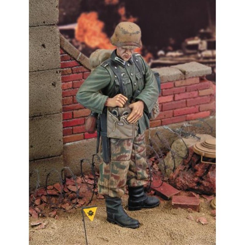 Royal Model: 1/35; German engineer-WWII