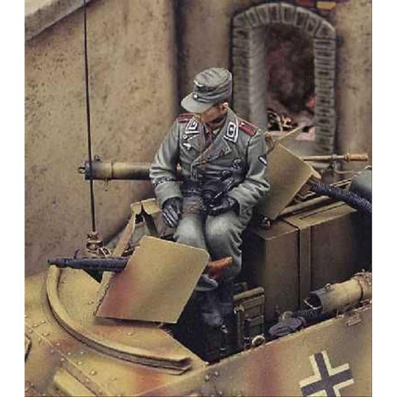 Royal Model: 1/35; German tanker "Herman Goring" -WWII