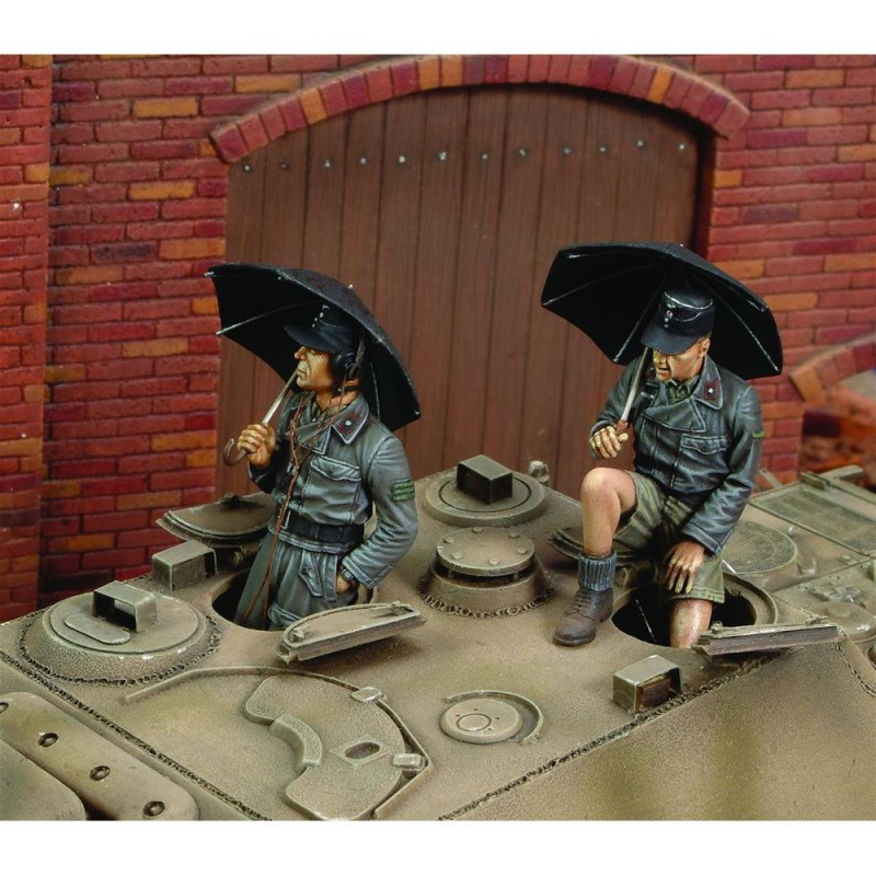 Royal Model: 1/35; German Tankers (Italy 1944)