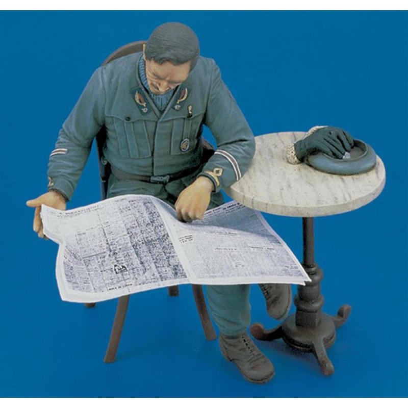 Royal Model: 1/35; Italian Officer WWII