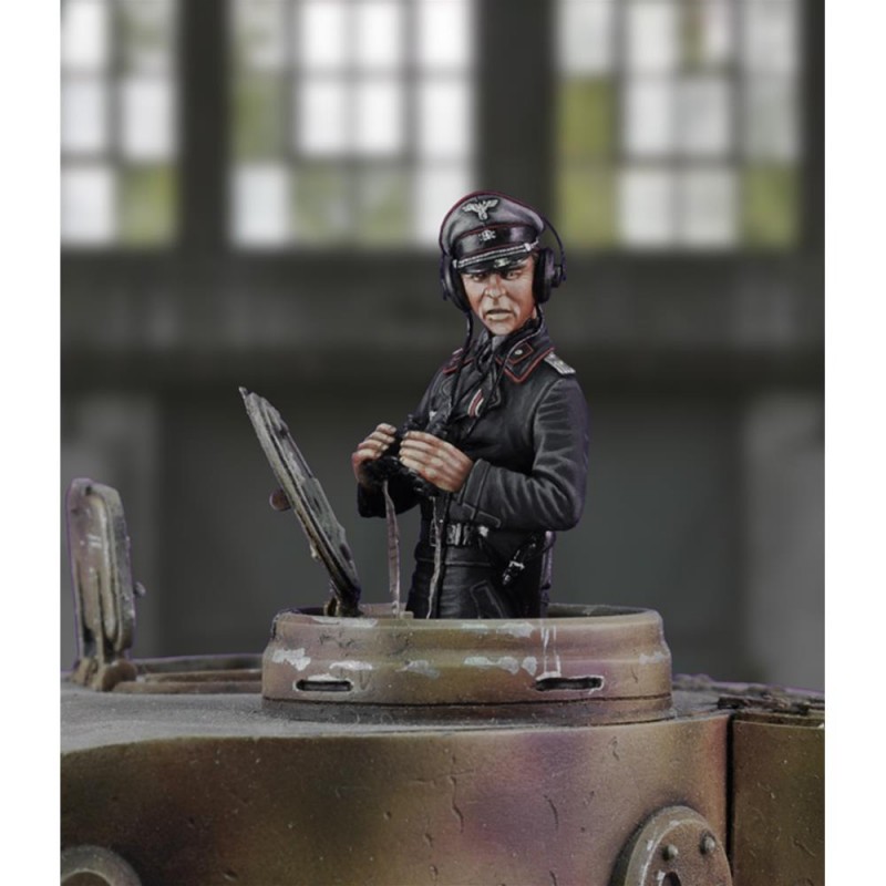 Royal Model: 1/35; Tank commander Grossdeutschland Div.