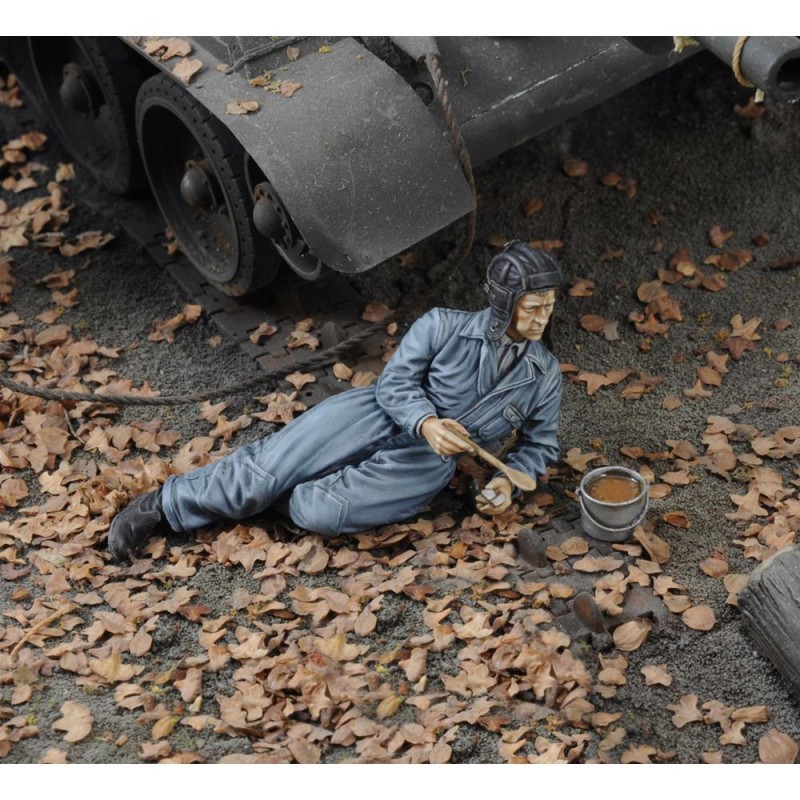 Royal Model: 1/35; The russian tanker's lunch