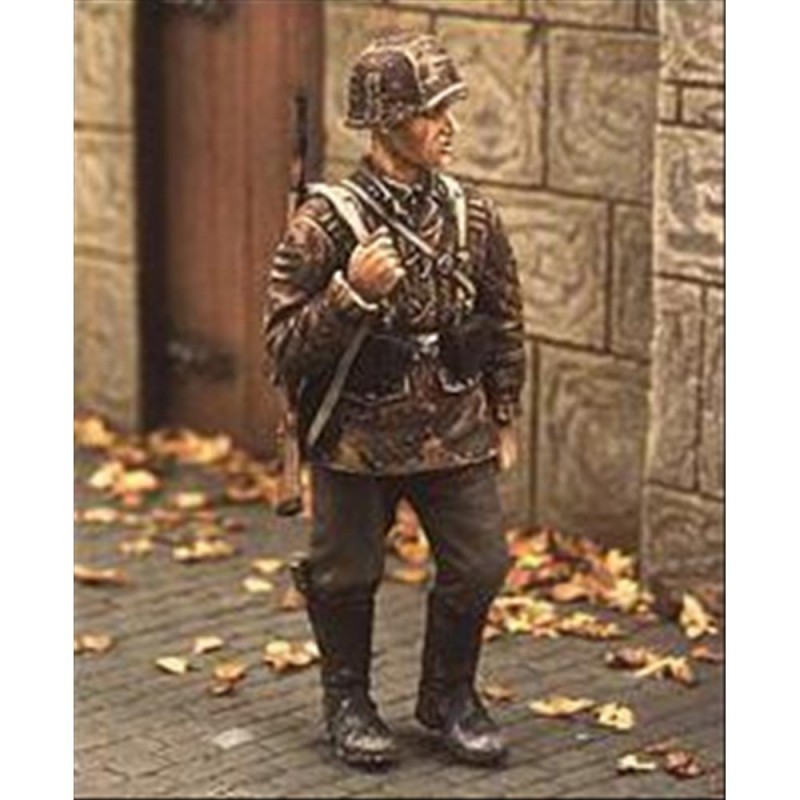 Royal Model: 1/35; Waffen SS (Ardennes) - WWII