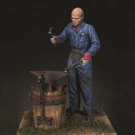 Royal Model: 1/35; Blacksmith