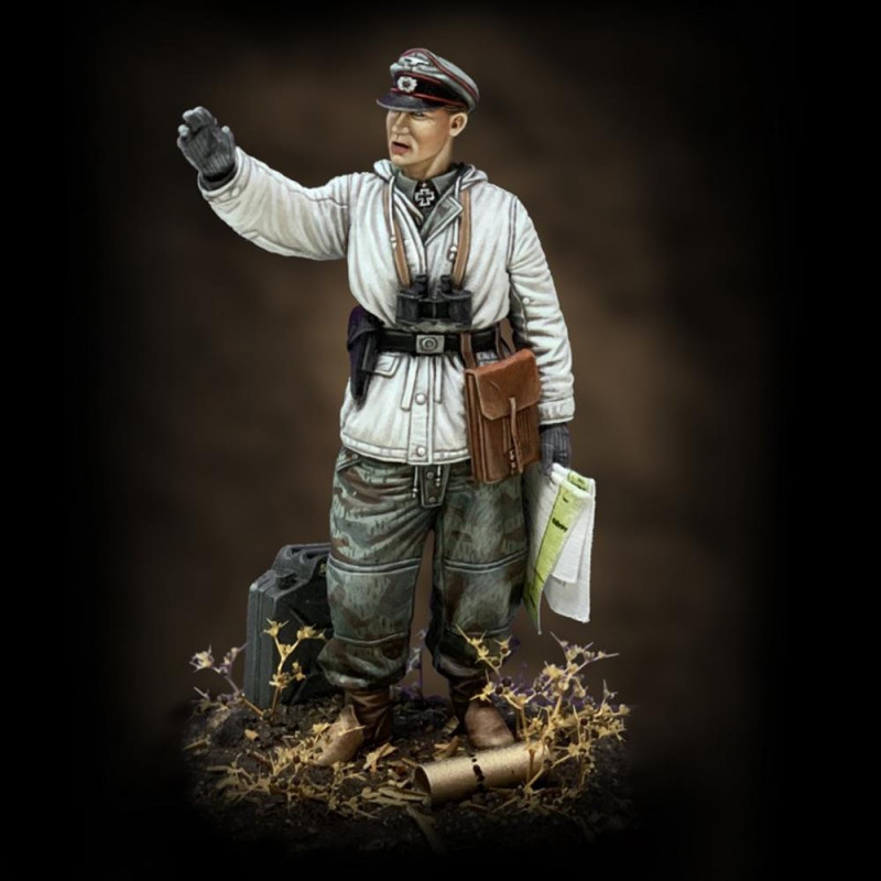 Royal Model: 1/35; German tanker in winter dress - WWII