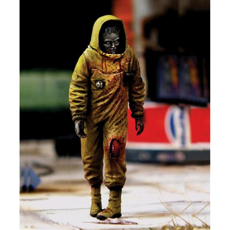 Royal Model: 1/35; Zombie in NBC coverall (ZOMBIES SERIE)