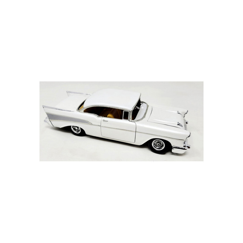 Maquette plastique de voiture Chevy Bel Air 1957 1:25