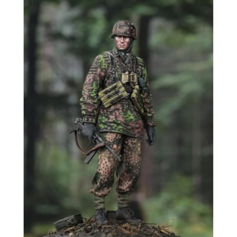 Royal Model: 1/35; Waffen SS soldier-WWII