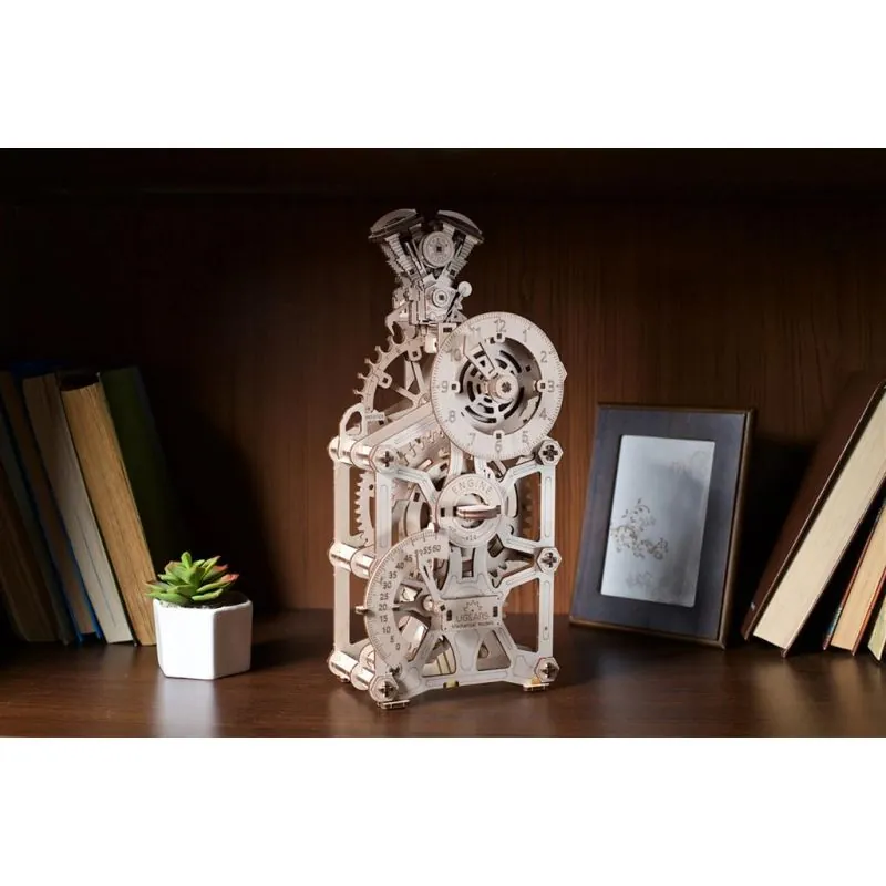 Maquette en bois d'horloge-moteur