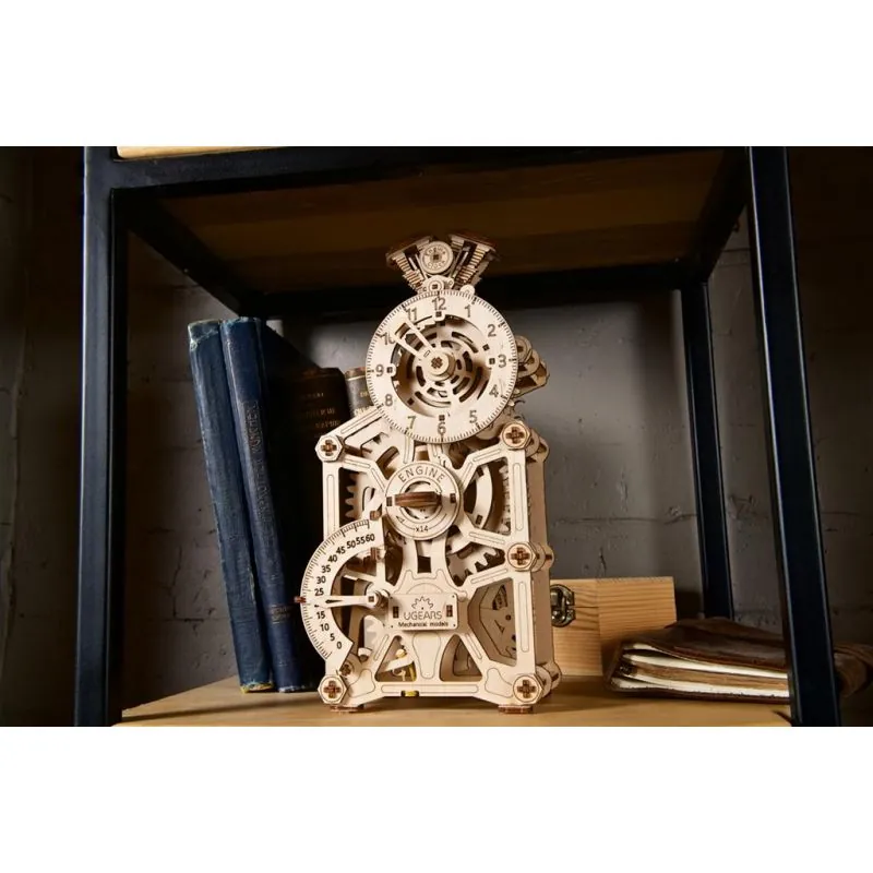 Maquette en bois d'horloge-moteur