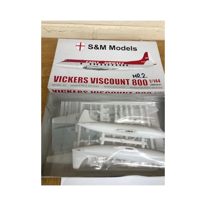 Vickers Viscount 800 MR.2.Includes window decals but no British markings.The standard Viscount kit with additional resin parts. 