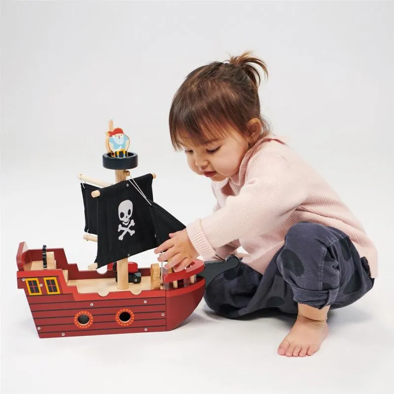 Mentari Conte: BATEAU PIRATE 38x12,5x36cm, avec accessoires, en bois, en boîte, 3+