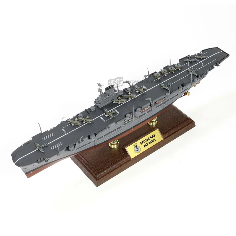 PORTE-AVIONS ANGLAIS HMS ARK ROYAL (91) "ROYAL NAVY" NORVEGE 1941 (AVEC COQUE ET SOCLE)