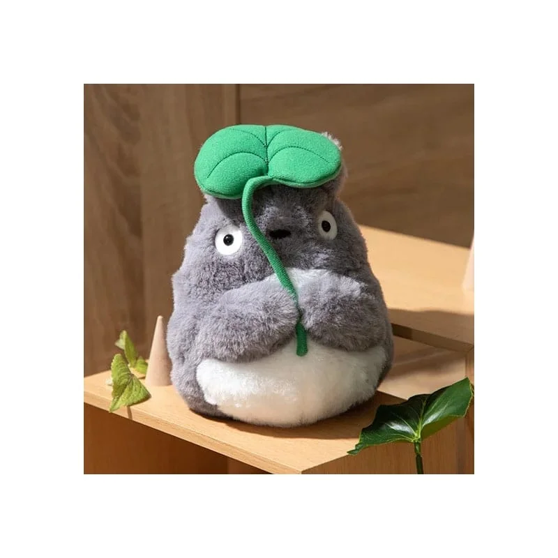 MON VOISIN TOTORO - Totoro Gris avec feuille - Peluche Nakayoshi