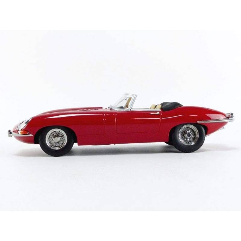 JAGUAR E Type Cabriolet ouvert rouge