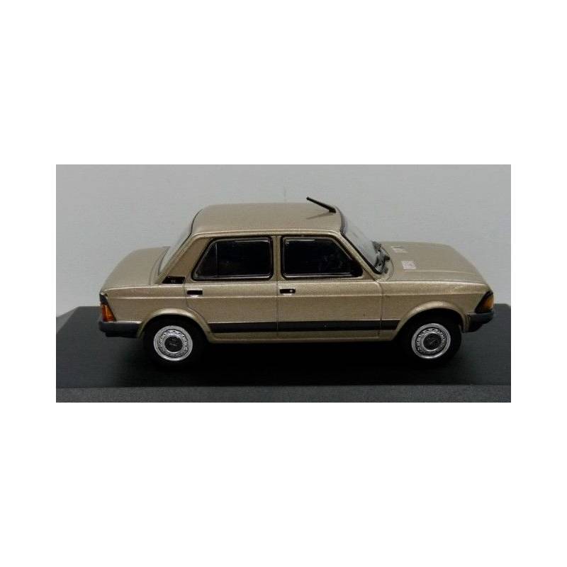 FIAT Super Europa 1.5 1983 beige métallique avec fascicule