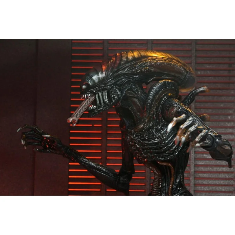 ALIEN ROMULUS - Scorched Xenomorph - Ultimate Figurine 18cm