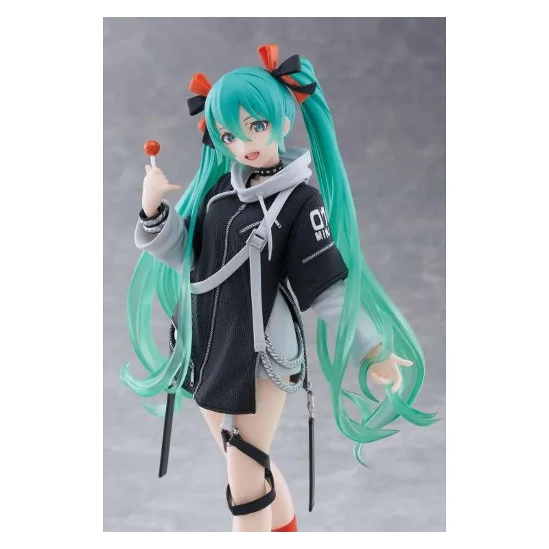 CO-101790 Hatsune Miku Fashion Punk Figure