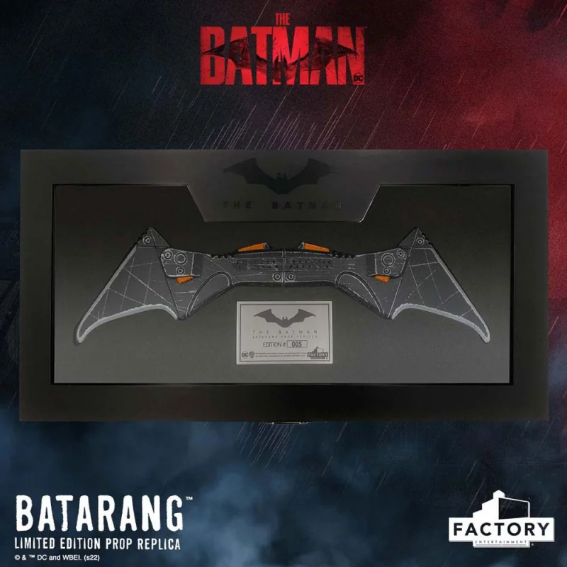 The Batman réplique 1/1 Batarang Limited Edition 36 cm