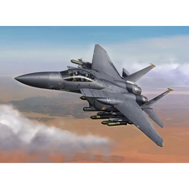 McDonnell-Douglas F-15E Strike Eagle. (HAK27 avec nouveaux réservoirs et pièces supplémentaires) 