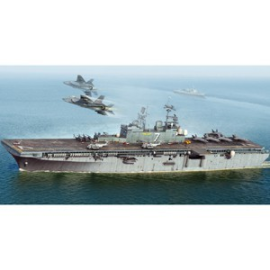 Maquette bateau USS Iwo Jima LHD-7 
