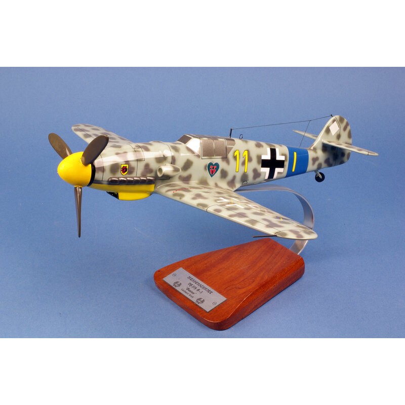 Miniature Messerschmitt Bf 109g5 1 24 Pilots Station 245 Chez 1001hobbies