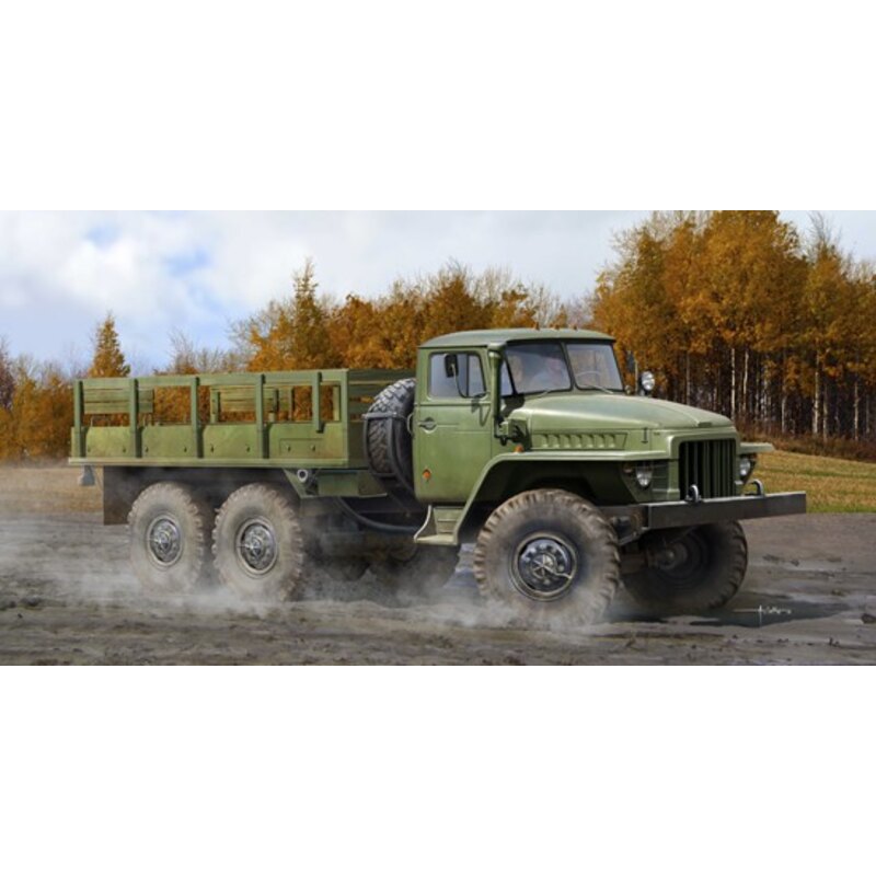 Russie URAL-375D Le Ural-375D est un objectif général 4,5 tonne 6x6 camion, produit à l'usine automobile de l'Oural dans le SFSR